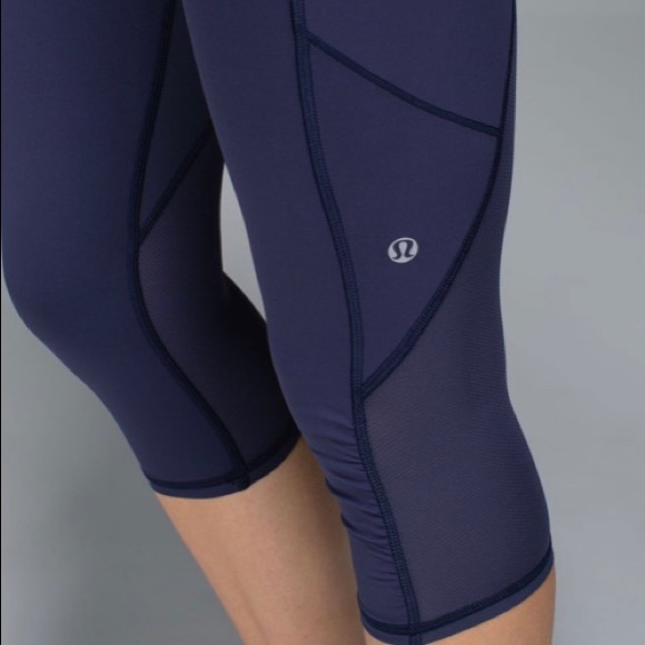 LULULEMON RUN A MARATHON CROP II, Size 4 - Picture 8 of 13